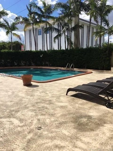 2351 Douglas Rd #909 Miami, FL 33145