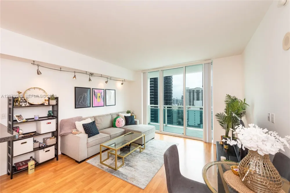 951 Brickell Ave #2709 Miami, FL 33131