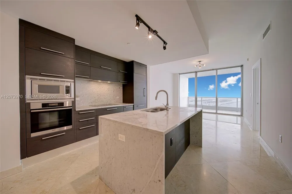 900 Biscayne Blvd #5203 Miami, FL 33132
