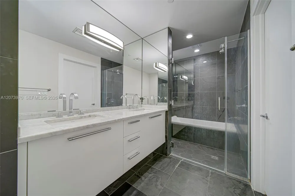 900 Biscayne Blvd #5203 Miami, FL 33132