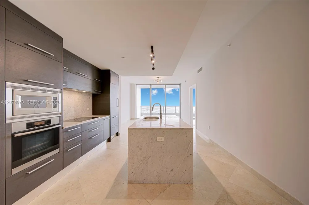 900 Biscayne Blvd #5203 Miami, FL 33132