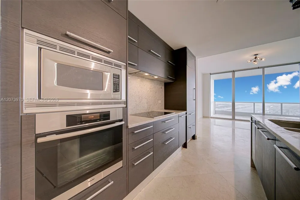 900 Biscayne Blvd #5203 Miami, FL 33132