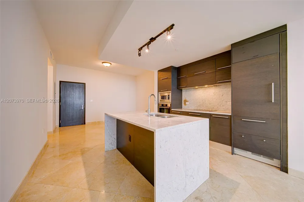 900 Biscayne Blvd #5203 Miami, FL 33132