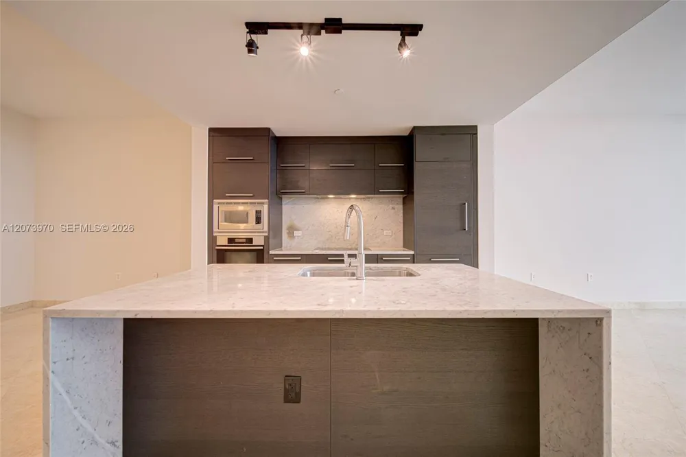 900 Biscayne Blvd #5203 Miami, FL 33132