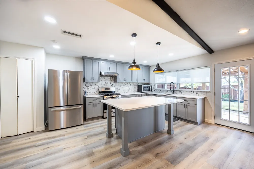 1948 Rambling Ridge Lane Carrollton, TX 75007