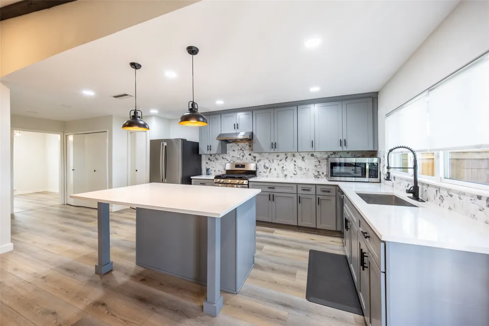1948 Rambling Ridge Lane Carrollton, TX 75007