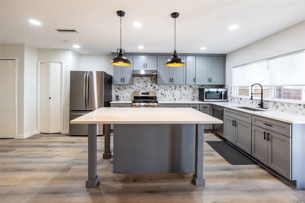1948 Rambling Ridge Lane Carrollton, TX 75007