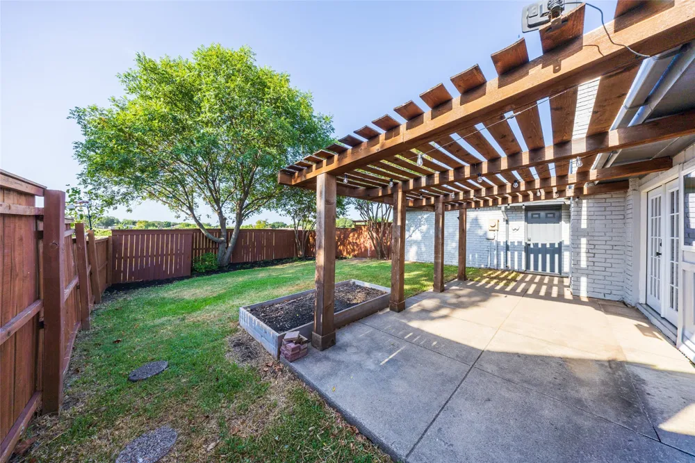 1948 Rambling Ridge Lane Carrollton, TX 75007