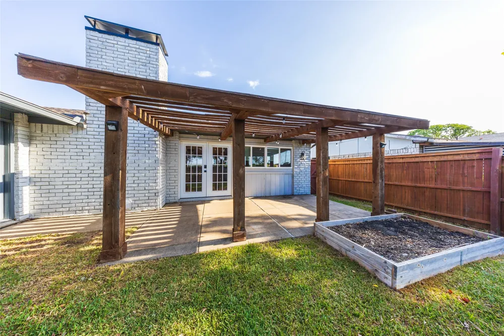 1948 Rambling Ridge Lane Carrollton, TX 75007