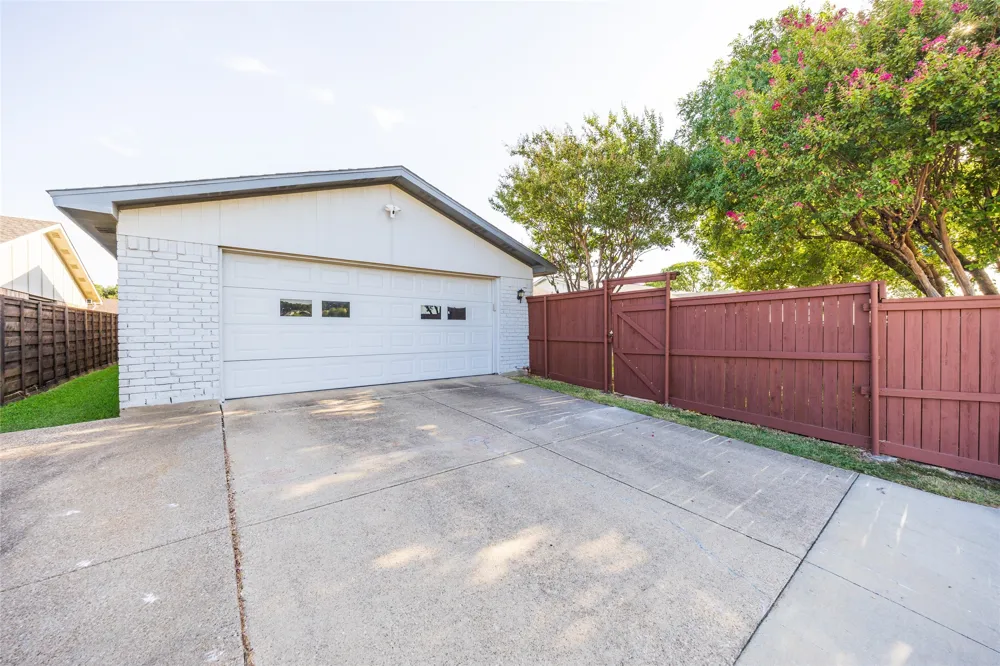 1948 Rambling Ridge Lane Carrollton, TX 75007