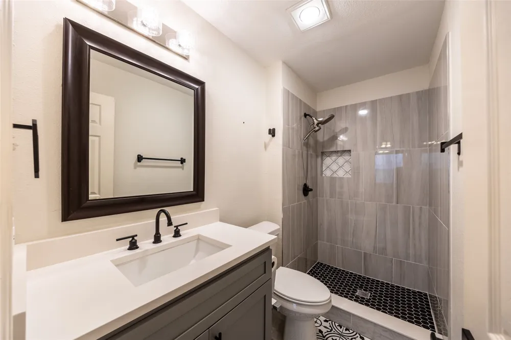 1948 Rambling Ridge Lane Carrollton, TX 75007