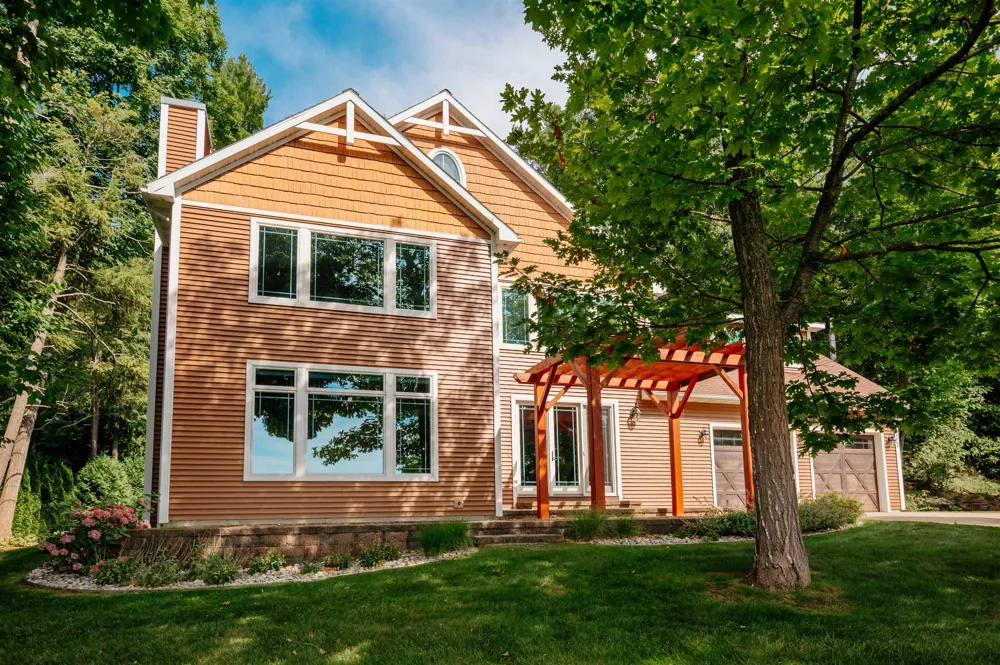 6860 Peninsula Drive Peninsula Township, MI 49686
