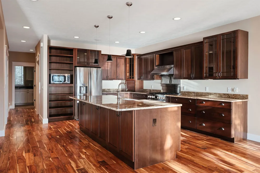 6860 Peninsula Drive Peninsula Township, MI 49686