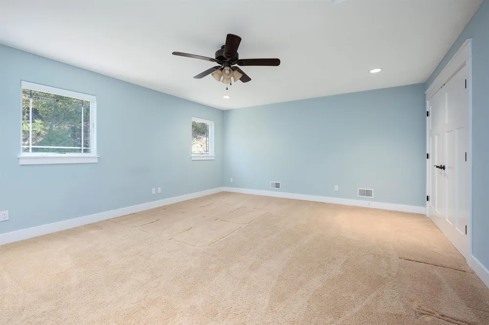 6860 Peninsula Drive Peninsula Township, MI 49686