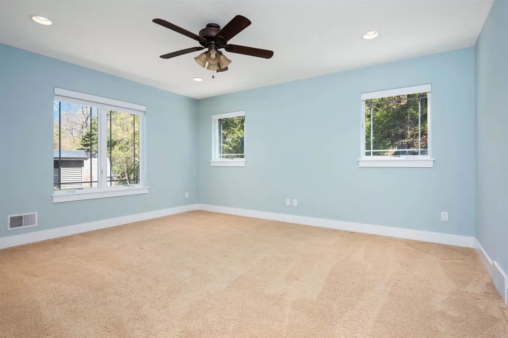 6860 Peninsula Drive Peninsula Township, MI 49686