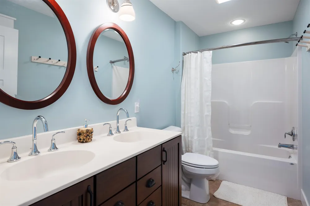 6860 Peninsula Drive Peninsula Township, MI 49686