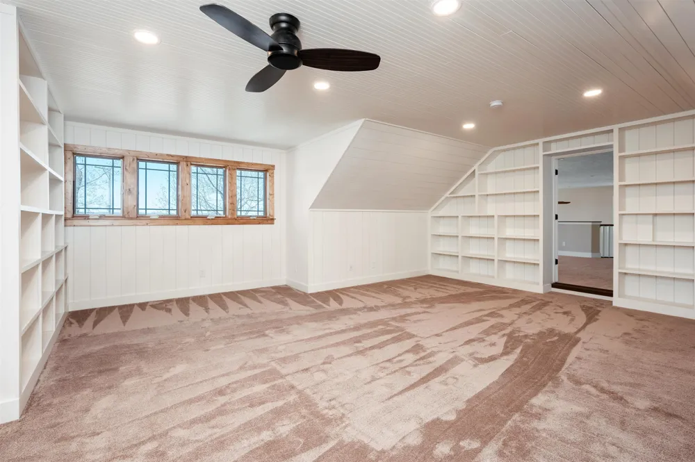 6860 Peninsula Drive Peninsula Township, MI 49686