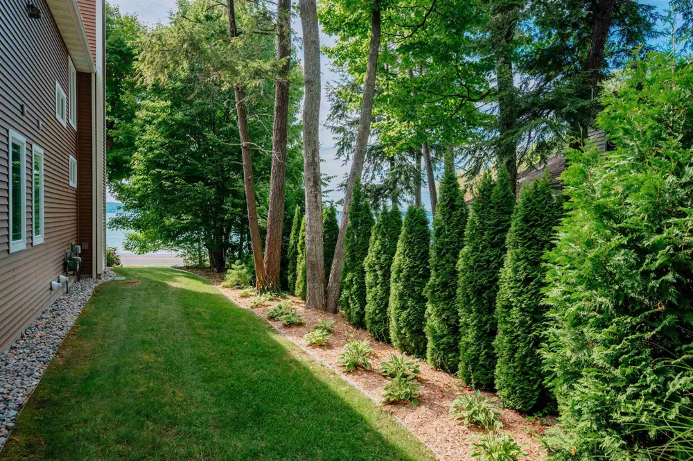6860 Peninsula Drive Peninsula Township, MI 49686