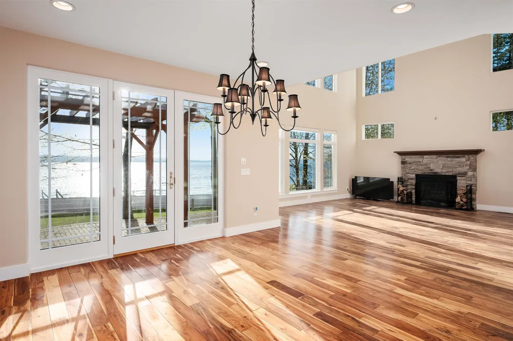 6860 Peninsula Drive Peninsula Township, MI 49686