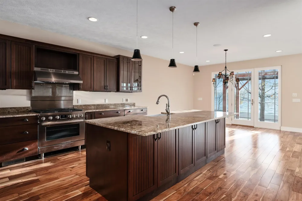 6860 Peninsula Drive Peninsula Township, MI 49686