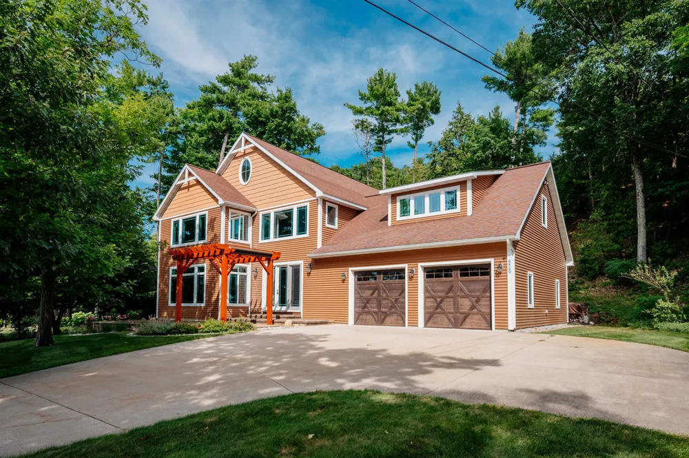 6860 Peninsula Drive Peninsula Township, MI 49686