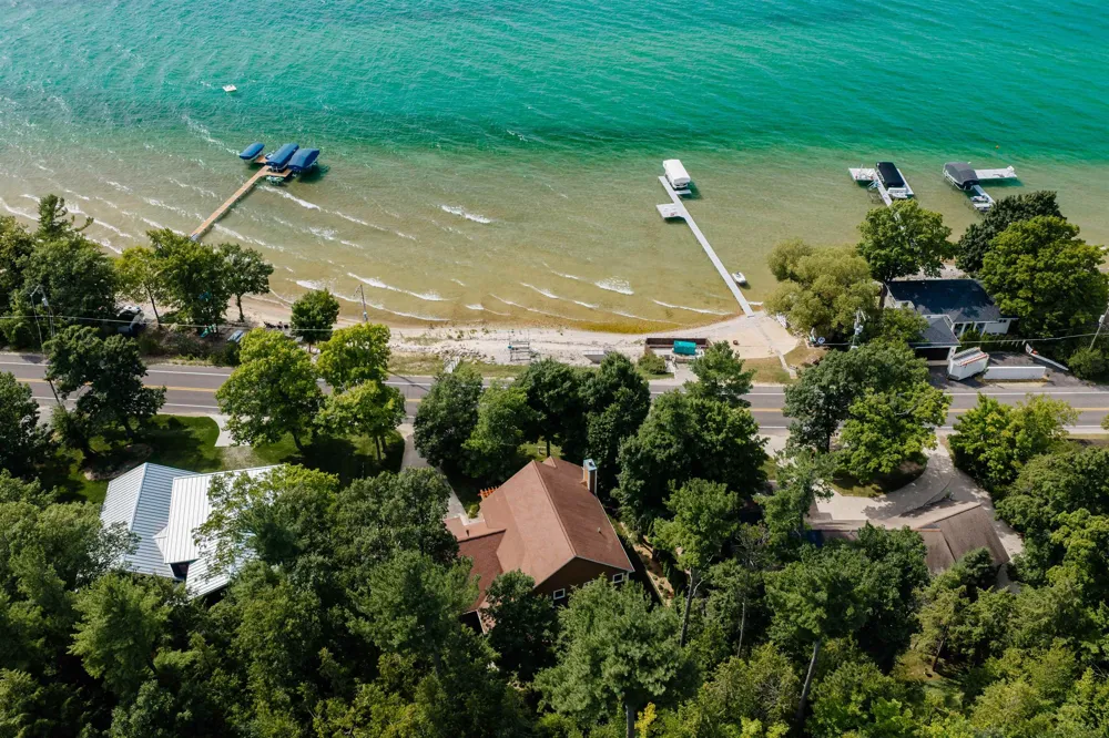 6860 Peninsula Drive Peninsula Township, MI 49686