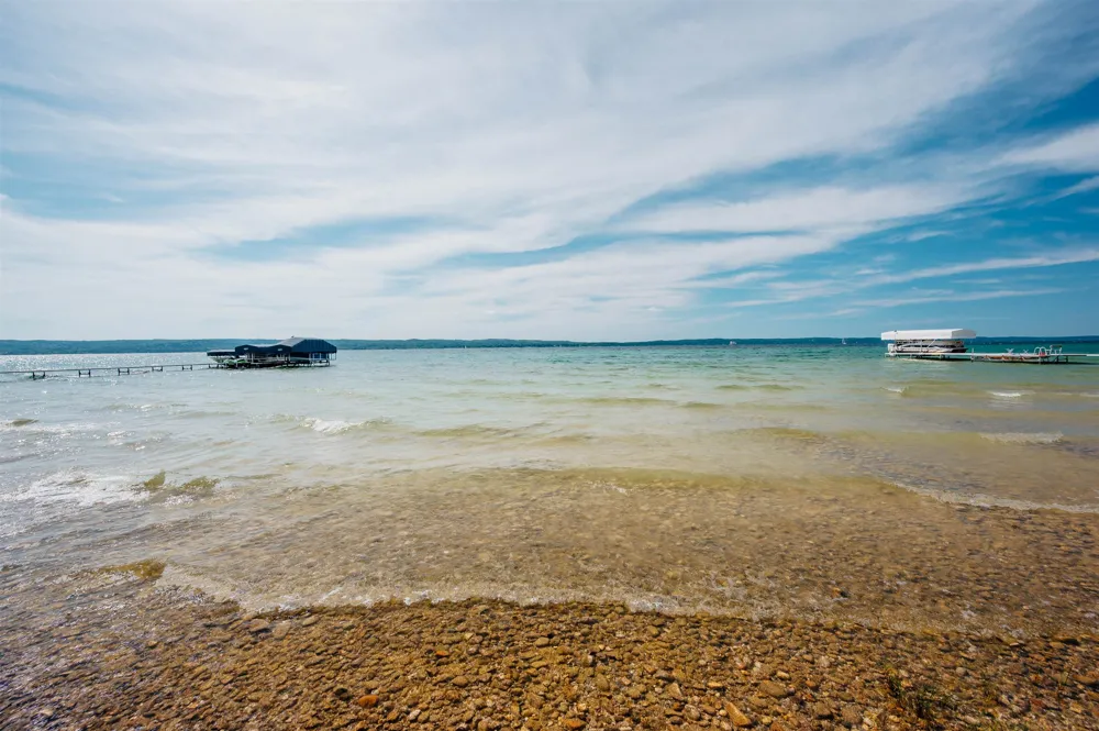 6860 Peninsula Drive Peninsula Township, MI 49686