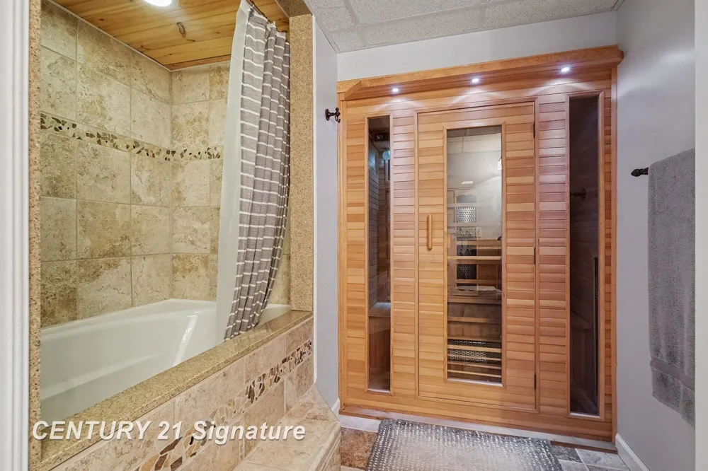 512 Hampton Lake Drive Hampton Charter Township, MI 48732