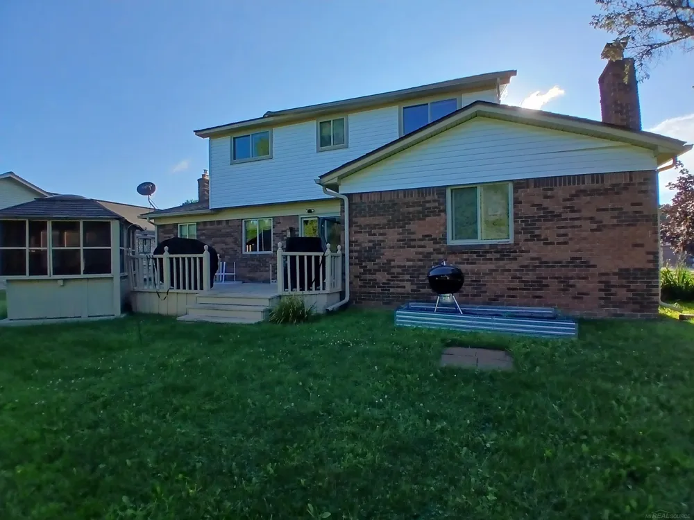 51569 Johns Drive Chesterfield Township, MI 48047