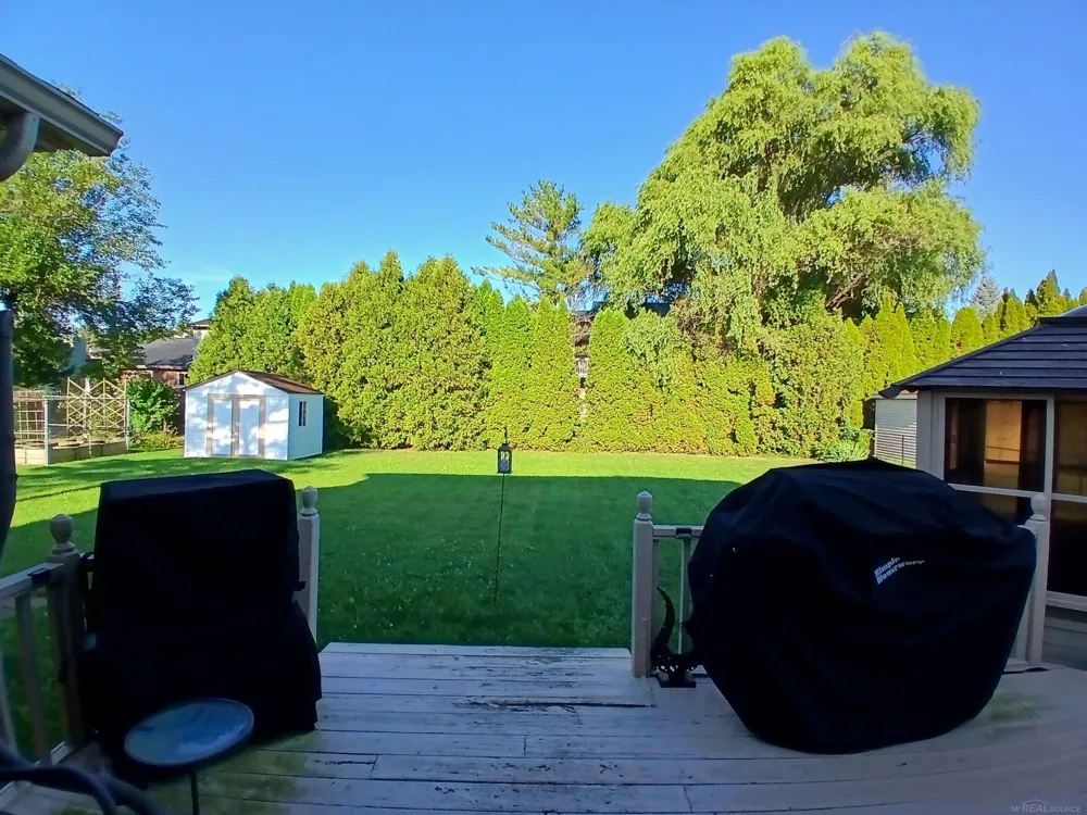 51569 Johns Drive Chesterfield Township, MI 48047