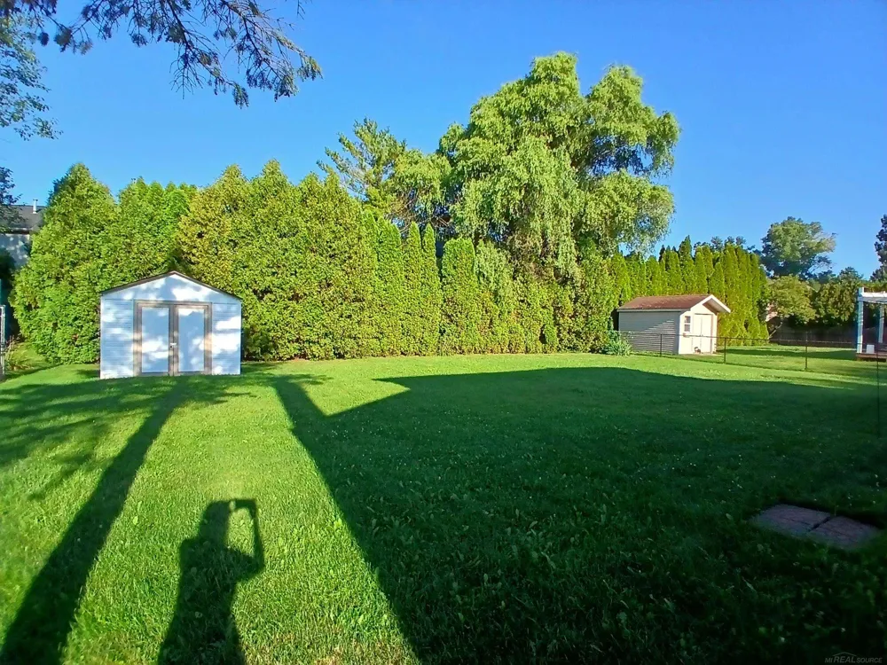 51569 Johns Drive Chesterfield Township, MI 48047