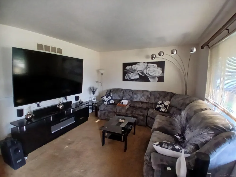 51569 Johns Drive Chesterfield Township, MI 48047