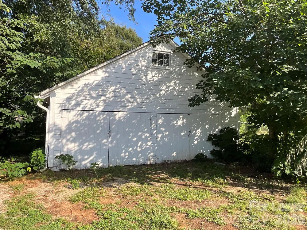 3820 Freedom Drive Charlotte, NC 28208