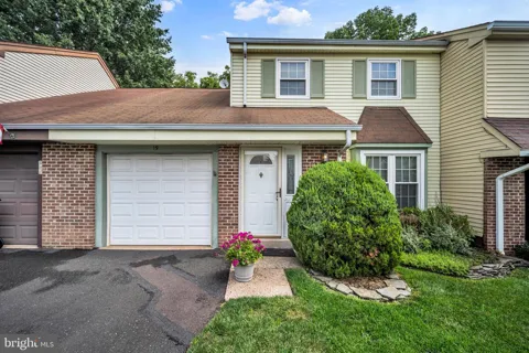 19 GREEN WOODS DRIVE