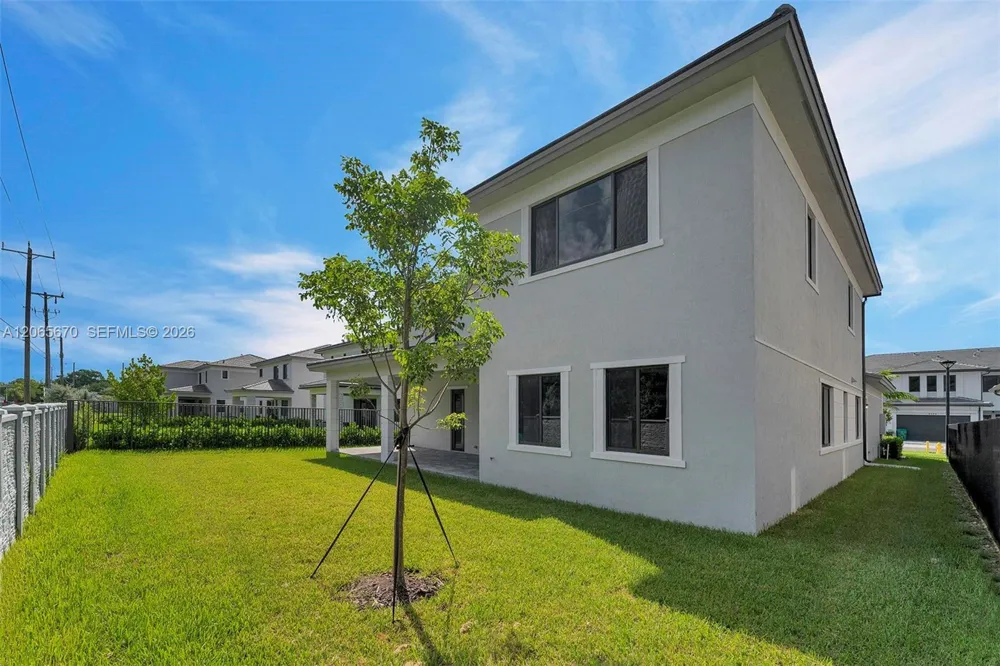 8283 SW 120th Ter Miami, FL 33156
