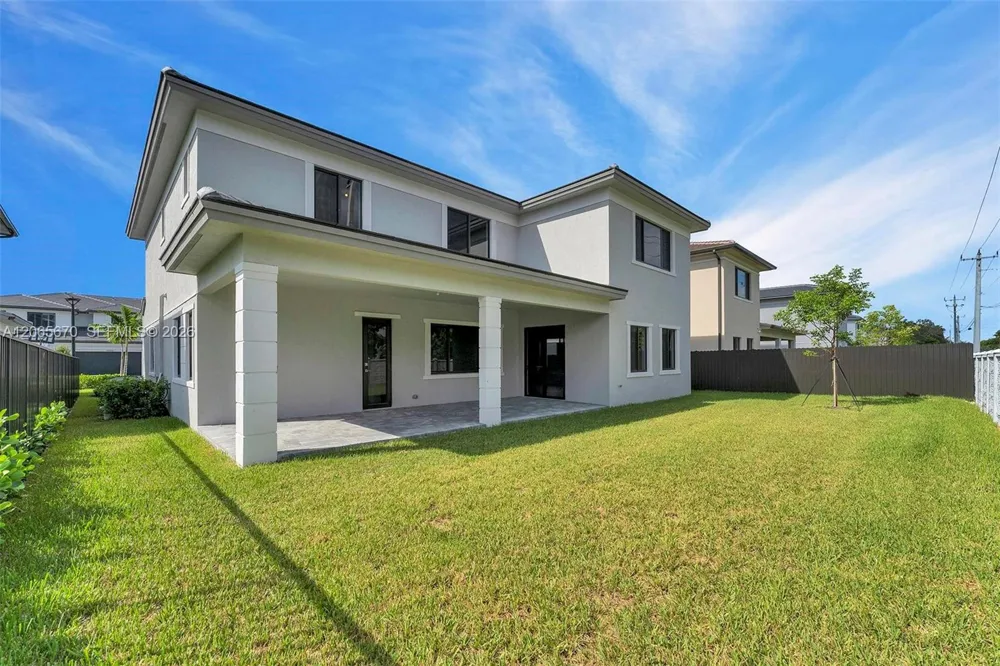 8283 SW 120th Ter Miami, FL 33156