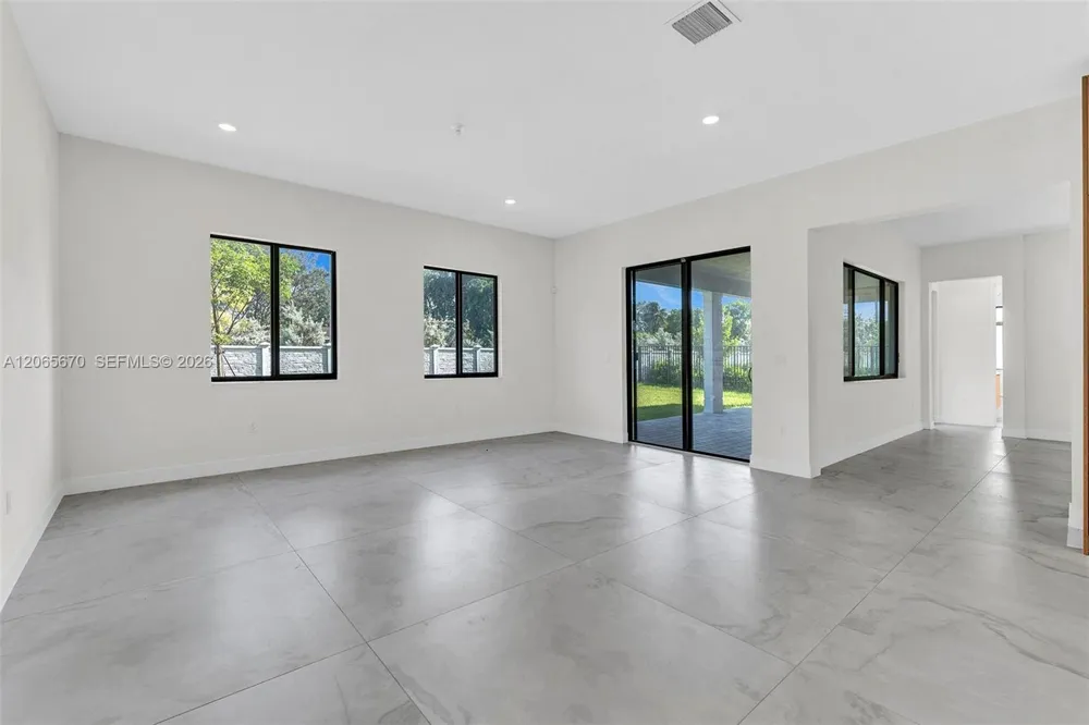 8283 SW 120th Ter Miami, FL 33156