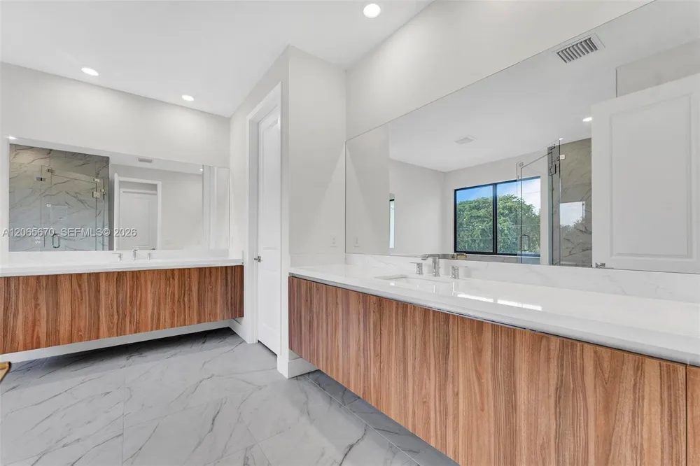 8283 SW 120th Ter Miami, FL 33156