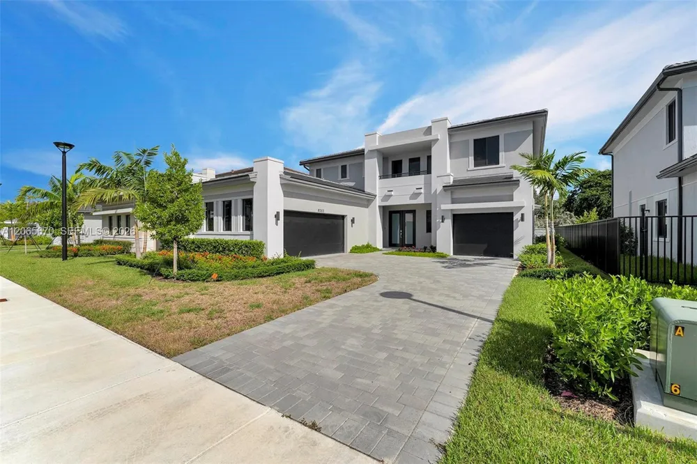 8283 SW 120th Ter Miami, FL 33156