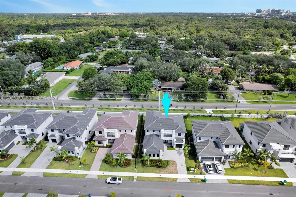 8283 SW 120th Ter Miami, FL 33156