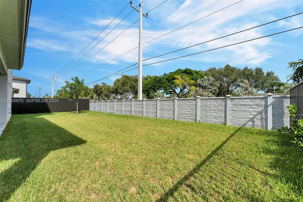 8283 SW 120th Ter Miami, FL 33156