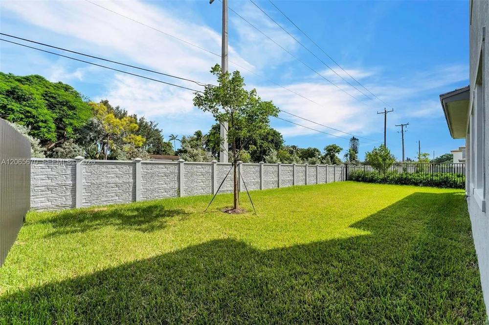 8283 SW 120th Ter Miami, FL 33156