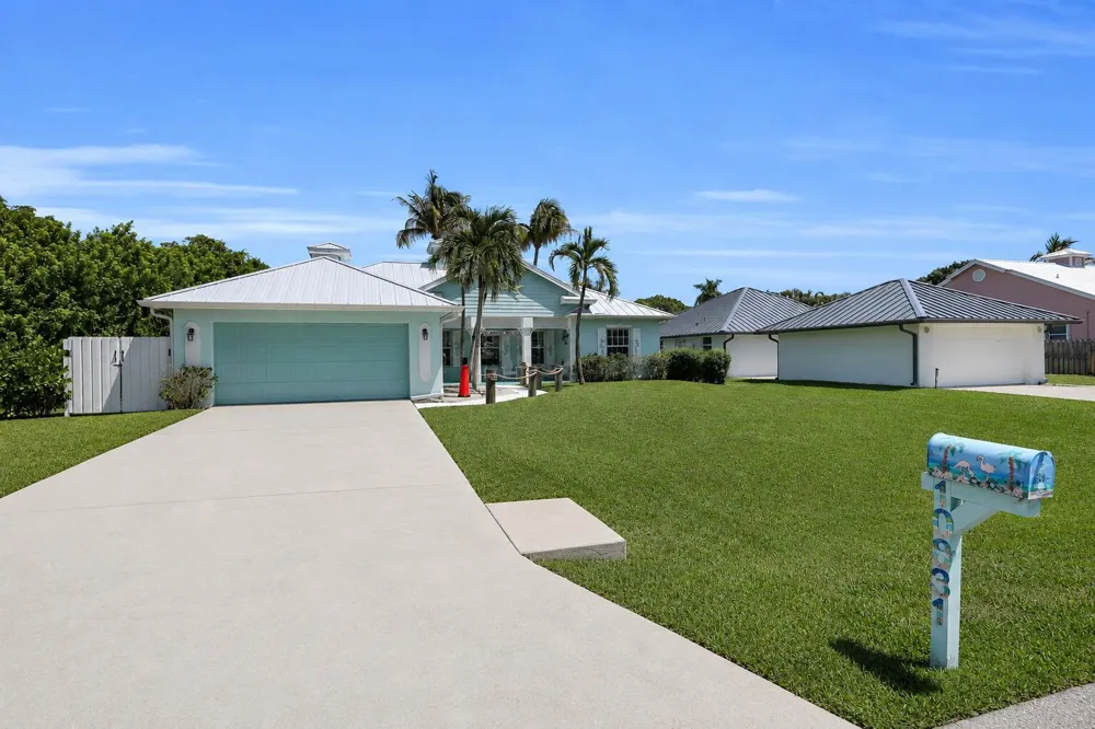 10831 SE Pinegrove Street Tequesta, FL 33469