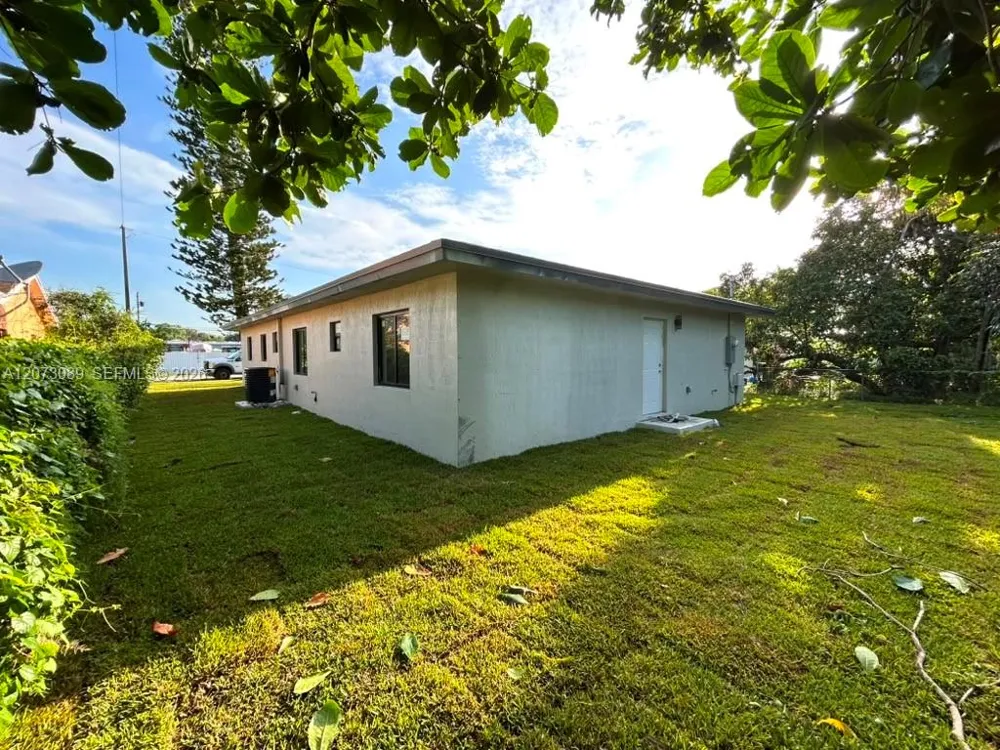 2950 NW 93 ST Miami, FL 33147