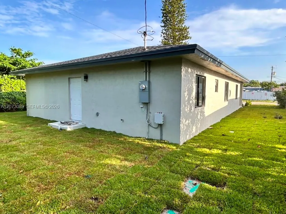 2950 NW 93 ST Miami, FL 33147
