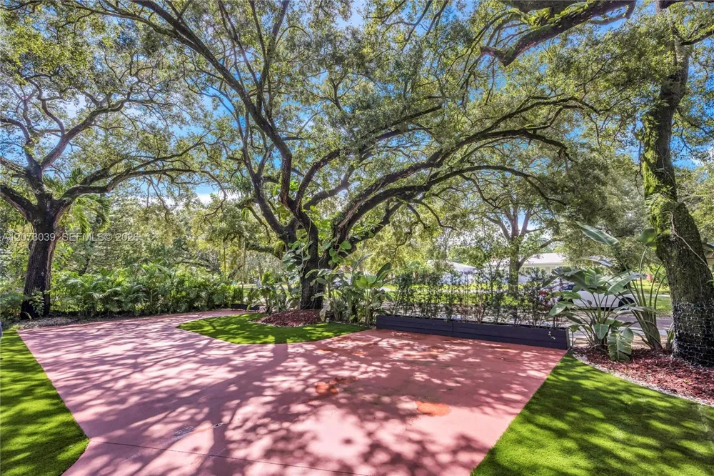 835 NE 120th St Biscayne Park, FL 33161