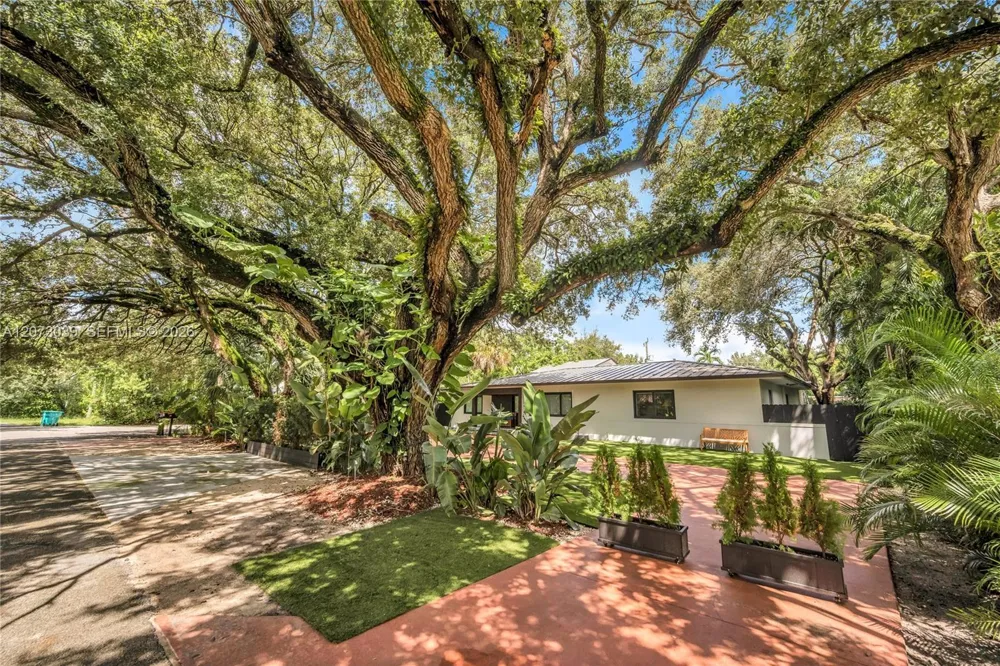 835 NE 120th St Biscayne Park, FL 33161