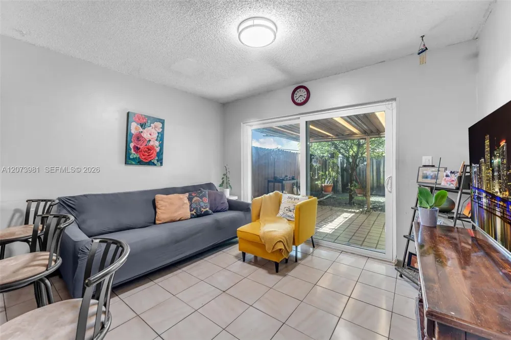 9618 SW 3rd Ln #18 Miami, FL 33174