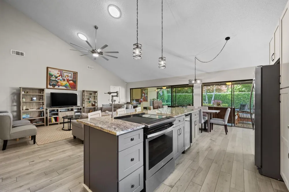 2895 FARRAGUT LANE West Palm Beach, FL 33409