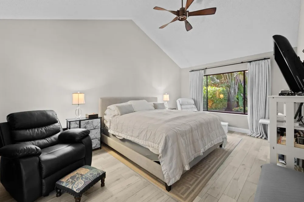2895 FARRAGUT LANE West Palm Beach, FL 33409